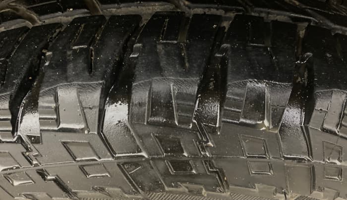 2013 Toyota Fortuner 3.0 4X2 AT, Diesel, Automatic, 1,25,493 km, Right Front Tyre Tread