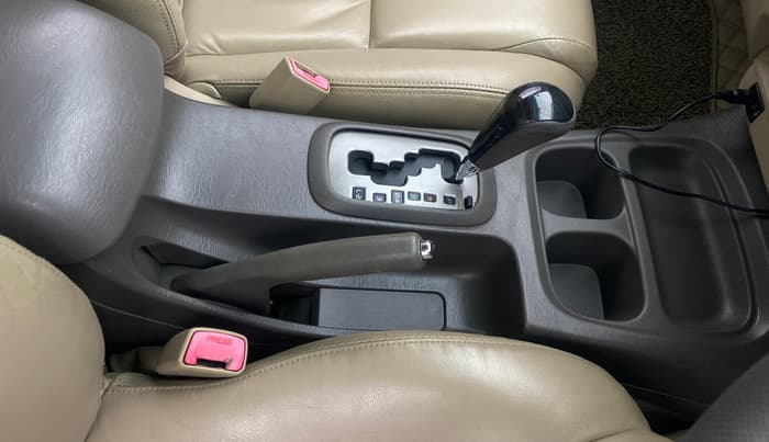 2013 Toyota Fortuner 3.0 4X2 AT, Diesel, Automatic, 1,25,493 km, Gear Lever