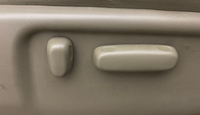 2013 Toyota Fortuner 3.0 4X2 AT, Diesel, Automatic, 1,25,493 km, Driver Side Adjustment Panel