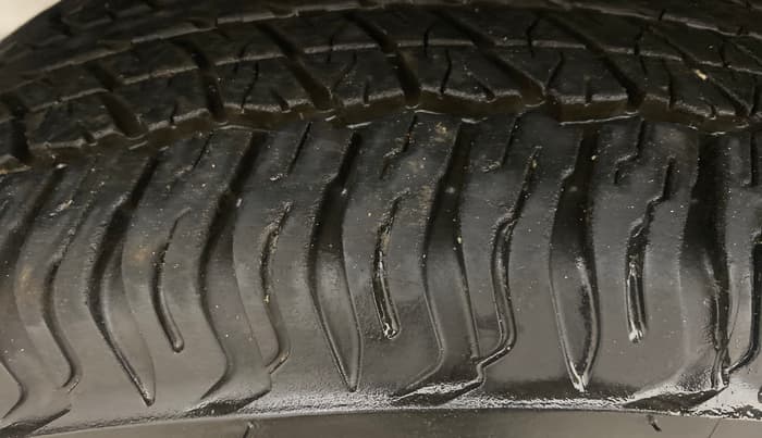 2013 Toyota Fortuner 3.0 4X2 AT, Diesel, Automatic, 1,25,493 km, Right Rear Tyre Tread