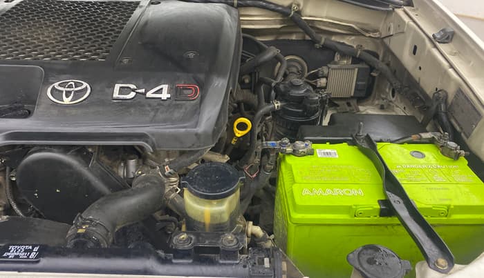 2013 Toyota Fortuner 3.0 4X2 AT, Diesel, Automatic, 1,25,493 km, Engine View - Left