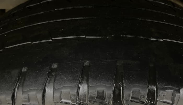 2013 Toyota Fortuner 3.0 4X2 AT, Diesel, Automatic, 1,25,493 km, Left Rear Tyre Tread