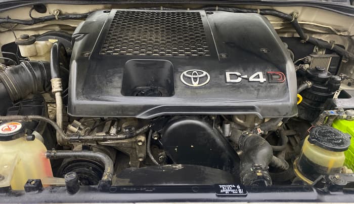 2013 Toyota Fortuner 3.0 4X2 AT, Diesel, Automatic, 1,25,493 km, Engine View