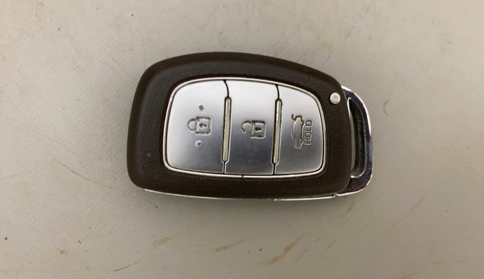 2015 Hyundai Grand i10 ASTA AT 1.2 KAPPA VTVT, Petrol, Automatic, 62,331 km, Key Close Up