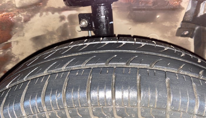 2016 Maruti Swift Dzire VXI, Petrol, Manual, 1,08,263 km, Right Front Tyre Tread