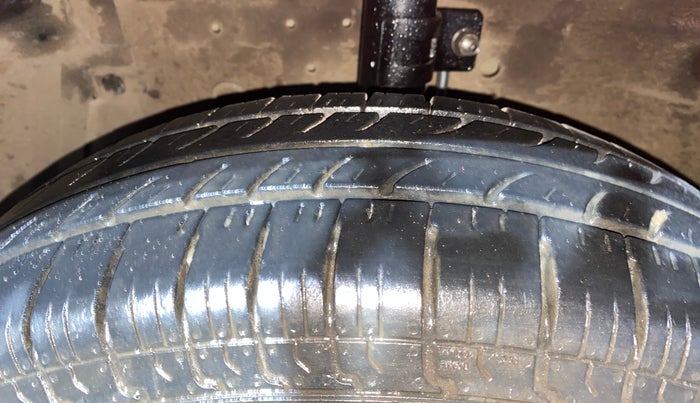 2016 Maruti Swift Dzire VXI, Petrol, Manual, 1,08,263 km, Left Front Tyre Tread