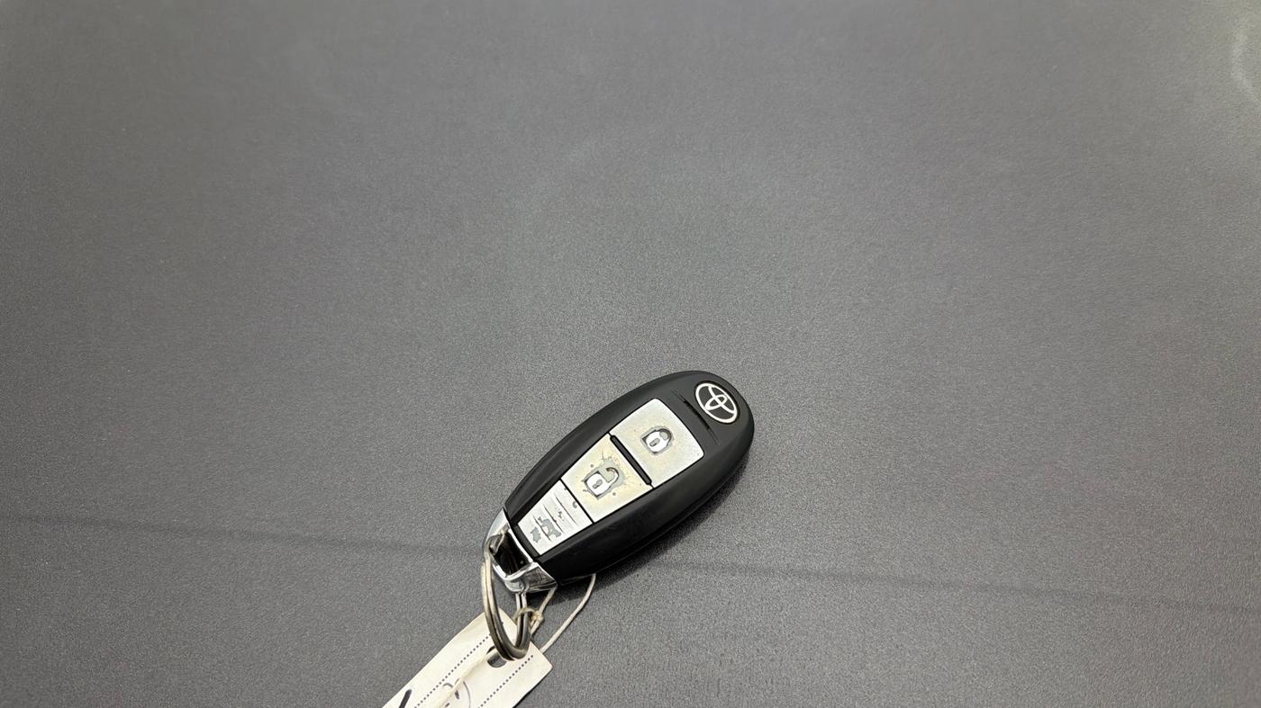 2022 Toyota URBAN CRUISER PREMIUM GRADE AT, Petrol, Automatic, 89,060 km, Key Close Up