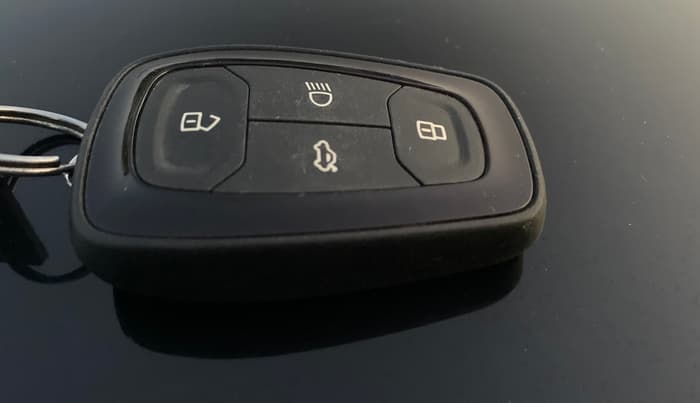 2022 Tata TIAGO NRG XZ MT, Petrol, Manual, 27,912 km, Key Close Up