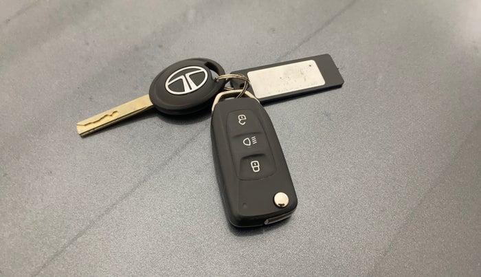 2022 Tata Tiago XT CNG, CNG, Manual, 64,278 km, Key Close Up
