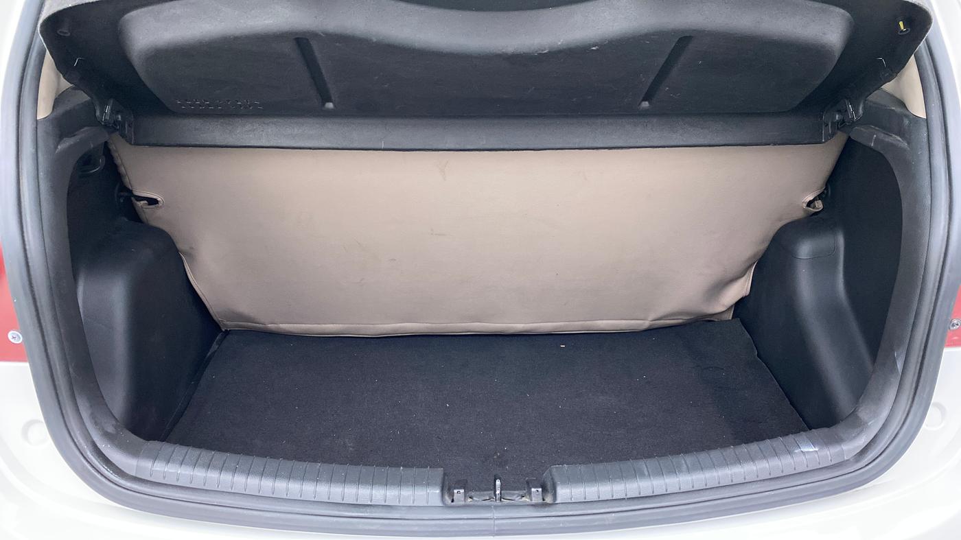 2017 Hyundai Grand i10 SPORTS 1.2 VTVT, Petrol, Manual, 26,693 km, Boot Inside