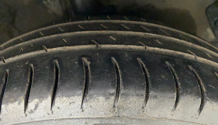 2011 Hyundai i20 MAGNA (O) 1.2, Petrol, Manual, 41,576 km, Right Front Tyre Tread