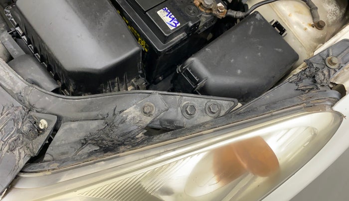 2011 Hyundai i20 MAGNA (O) 1.2, Petrol, Manual, 41,576 km, Left headlight - Clamp has minor damage