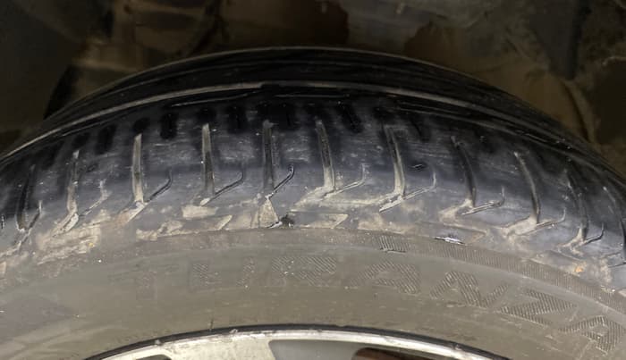 2019 Mahindra XUV300 W8(O) 1.5 DIESEL DUAL TONE, Diesel, Manual, 47,260 km, Left Front Tyre Tread