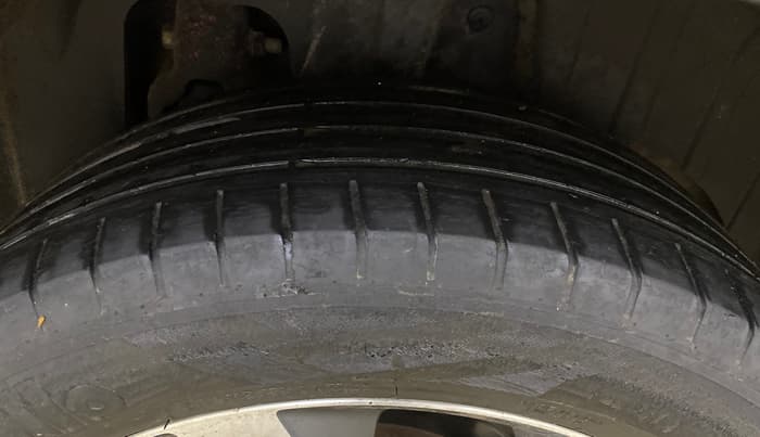 2019 Mahindra XUV300 W8(O) 1.5 DIESEL DUAL TONE, Diesel, Manual, 47,260 km, Left Rear Tyre Tread