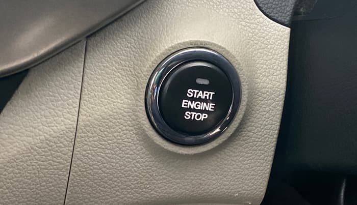 2019 Mahindra XUV300 W8(O) 1.5 DIESEL DUAL TONE, Diesel, Manual, 47,260 km, Keyless Start/ Stop Button