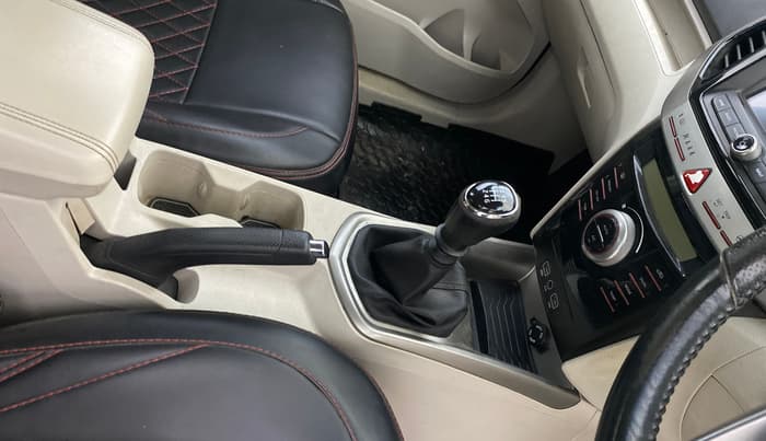 2019 Mahindra XUV300 W8(O) 1.5 DIESEL DUAL TONE, Diesel, Manual, 47,260 km, Gear Lever