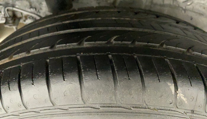 2020 Hyundai VENUE S 1.2, Petrol, Manual, 15,694 km, Right Rear Tyre Tread