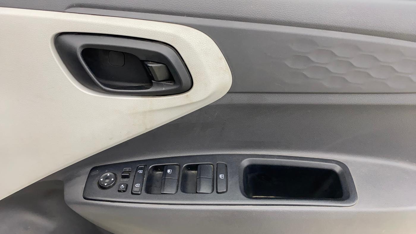 2020 Hyundai GRAND I10 NIOS MAGNA CORPORATE EDITION 1.2 KAPPA VTVT, Petrol, Manual, 46,613 km, Driver Side Door Panels Control