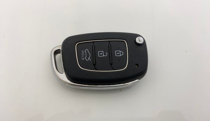 2020 Hyundai GRAND I10 NIOS MAGNA CORPORATE EDITION 1.2 KAPPA VTVT, Petrol, Manual, 46,613 km, Key Close Up