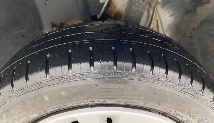 2016 Datsun Go T, Petrol, Manual, 98,922 km, Left Front Tyre Tread