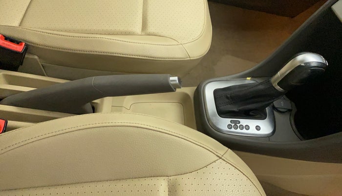 2016 Volkswagen Vento HIGHLINE PETROL AT, Petrol, Automatic, 73,736 km, Gear Lever