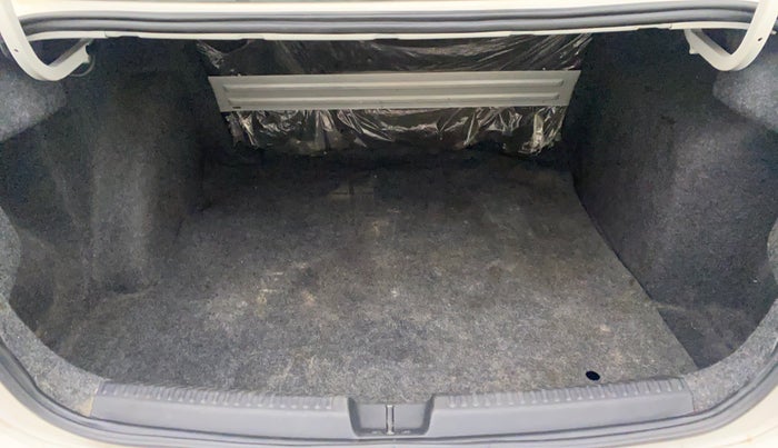 2016 Volkswagen Vento HIGHLINE PETROL AT, Petrol, Automatic, 73,736 km, Boot Inside
