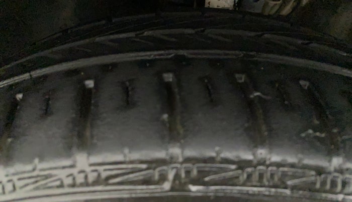 2016 Volkswagen Vento HIGHLINE PETROL AT, Petrol, Automatic, 73,736 km, Left Rear Tyre Tread
