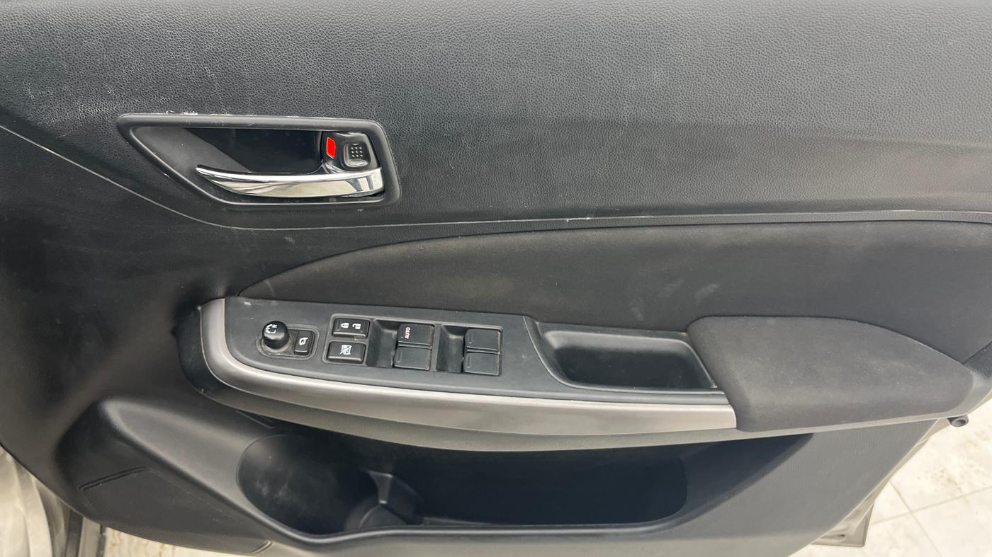 2023 Maruti Swift ZXI PLUS, Petrol, Manual, 36,877 km, Driver Side Door Panels Control