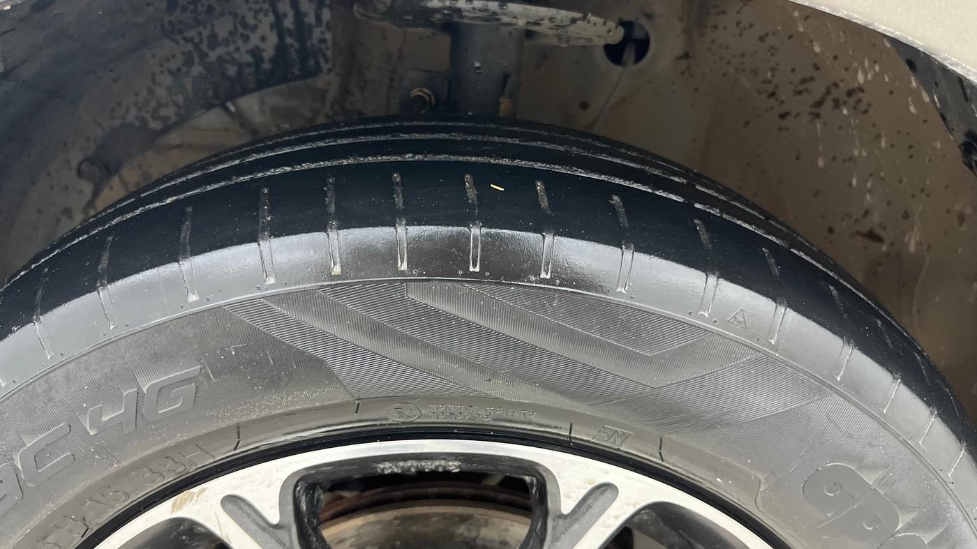 2023 Maruti Swift ZXI PLUS, Petrol, Manual, 36,877 km, Left Front Tyre Tread