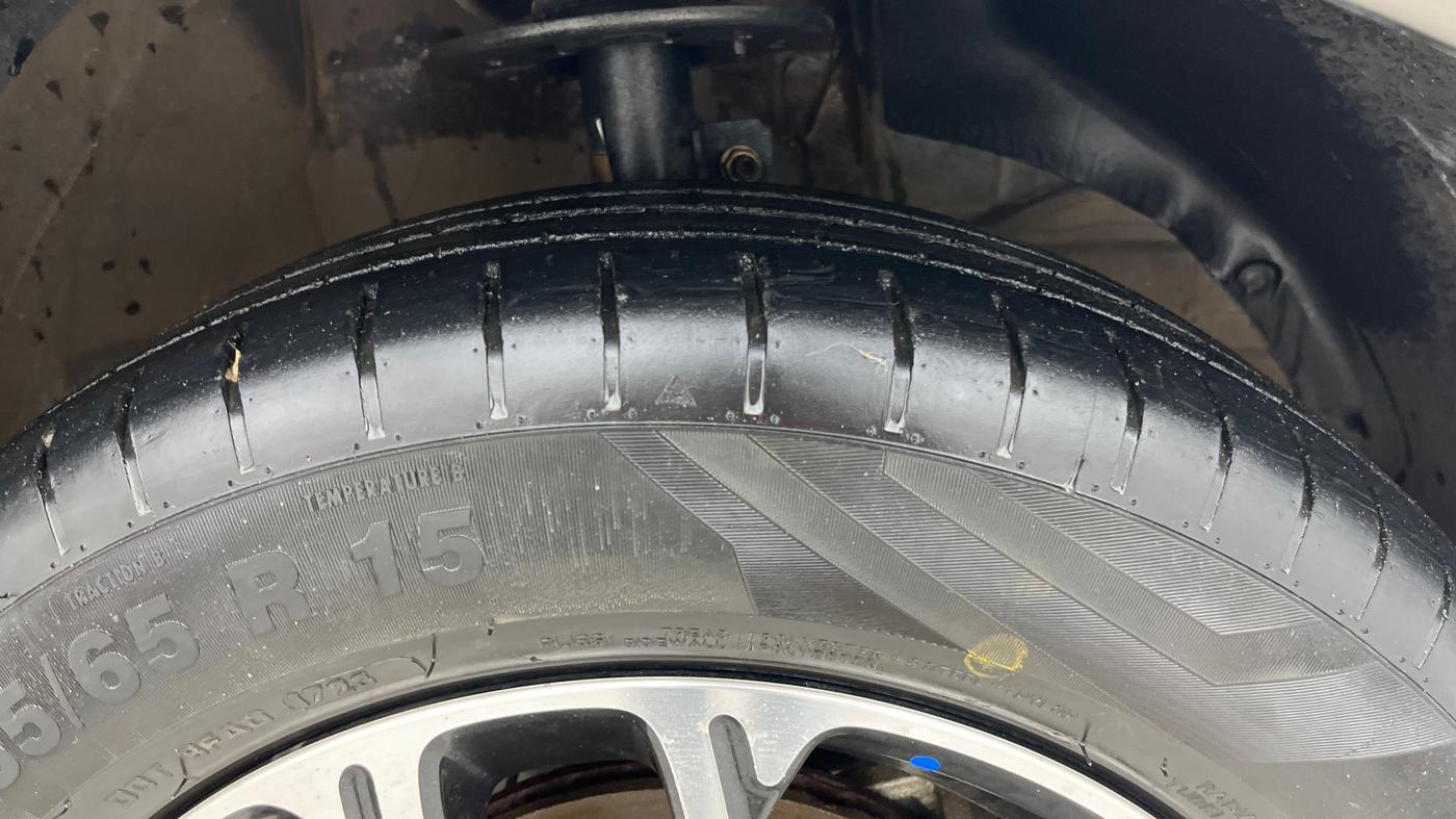 2023 Maruti Swift ZXI PLUS, Petrol, Manual, 36,877 km, Right Front Tyre Tread