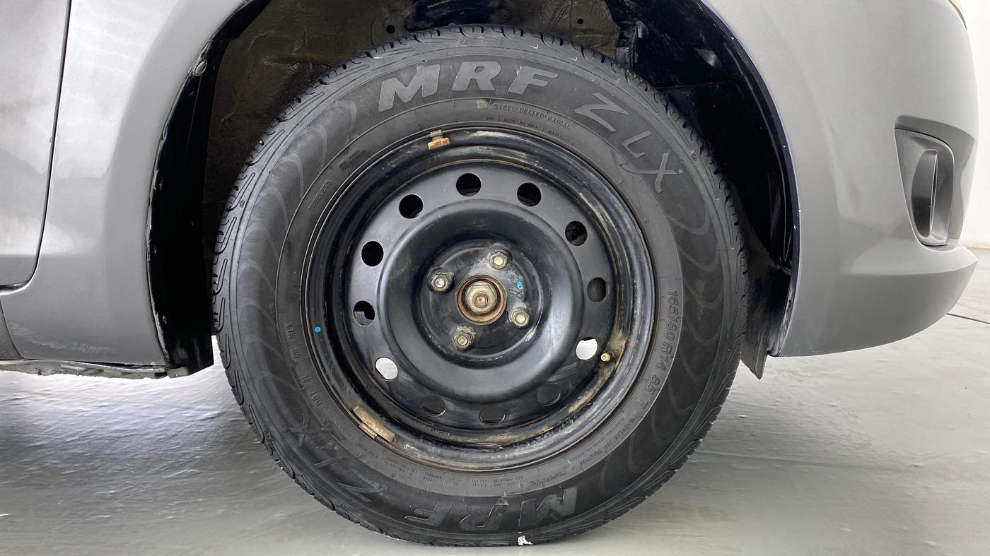 2014 Maruti Swift VXI, Petrol, Manual, 46,247 km, Right Front Wheel