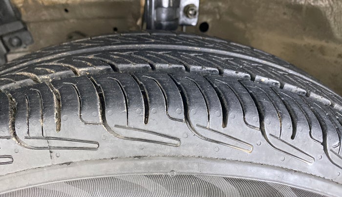 2014 Maruti Swift VXI, Petrol, Manual, 46,247 km, Left Front Tyre Tread