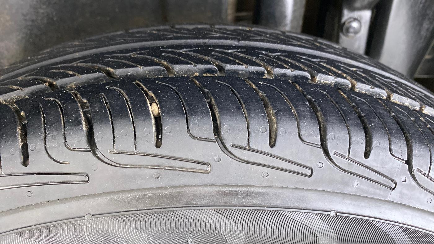 2014 Maruti Swift VXI, Petrol, Manual, 46,247 km, Left Rear Tyre Tread