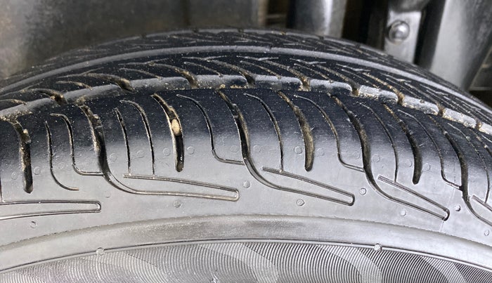 2014 Maruti Swift VXI, Petrol, Manual, 46,247 km, Left Rear Tyre Tread