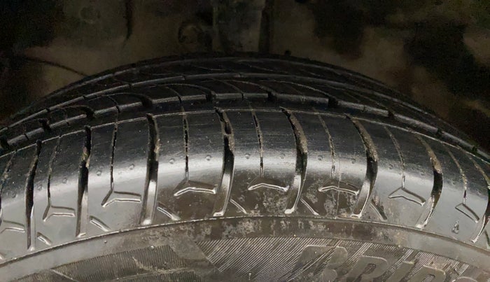 2014 Honda Amaze 1.2L I-VTEC S, Petrol, Manual, 1,36,754 km, Left Front Tyre Tread