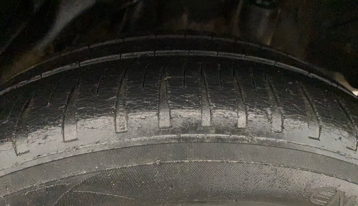 2014 Honda Amaze 1.2L I-VTEC S, Petrol, Manual, 1,36,754 km, Left Rear Tyre Tread