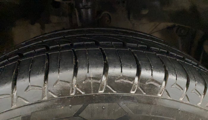 2014 Honda Amaze 1.2L I-VTEC S, Petrol, Manual, 1,36,754 km, Right Front Tyre Tread