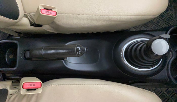 2014 Honda Amaze 1.2L I-VTEC S, Petrol, Manual, 1,36,754 km, Gear Lever