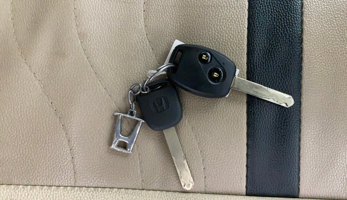 2014 Honda Amaze 1.2L I-VTEC S, Petrol, Manual, 1,36,754 km, Key Close Up