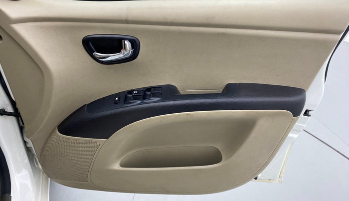 2014 Hyundai i10 SPORTZ 1.1 IRDE2, Petrol, Manual, 28,062 km, Driver Side Door Panels Control