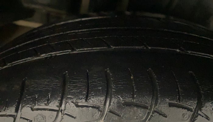 2017 Maruti Ciaz ZXI, Petrol, Manual, 76,249 km, Right Rear Tyre Tread