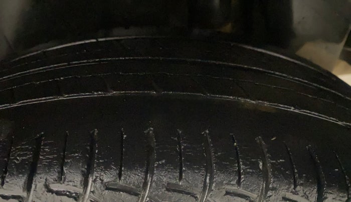 2017 Maruti Ciaz ZXI, Petrol, Manual, 76,249 km, Left Rear Tyre Tread