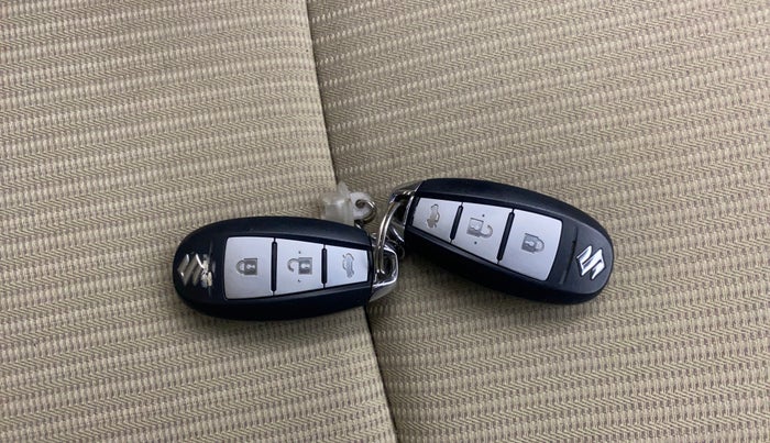 2017 Maruti Ciaz ZXI, Petrol, Manual, 76,249 km, Key Close Up