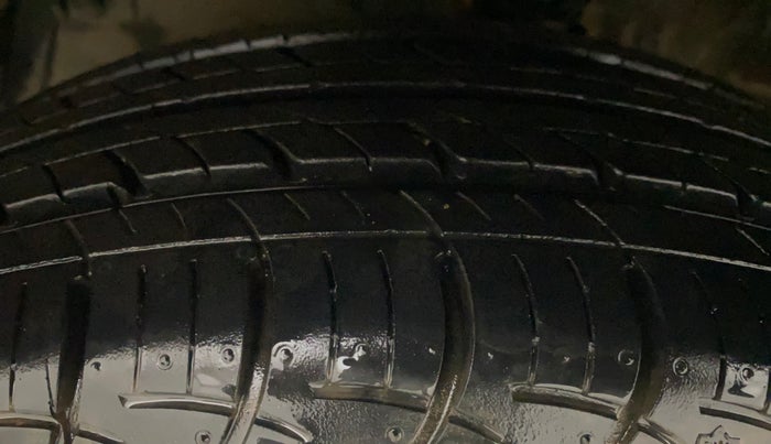 2017 Maruti Ciaz ZXI, Petrol, Manual, 76,249 km, Left Front Tyre Tread