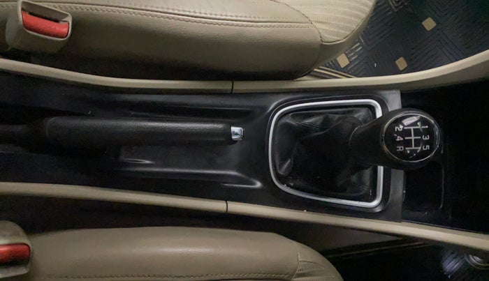 2017 Maruti Ciaz ZXI, Petrol, Manual, 76,249 km, Gear Lever