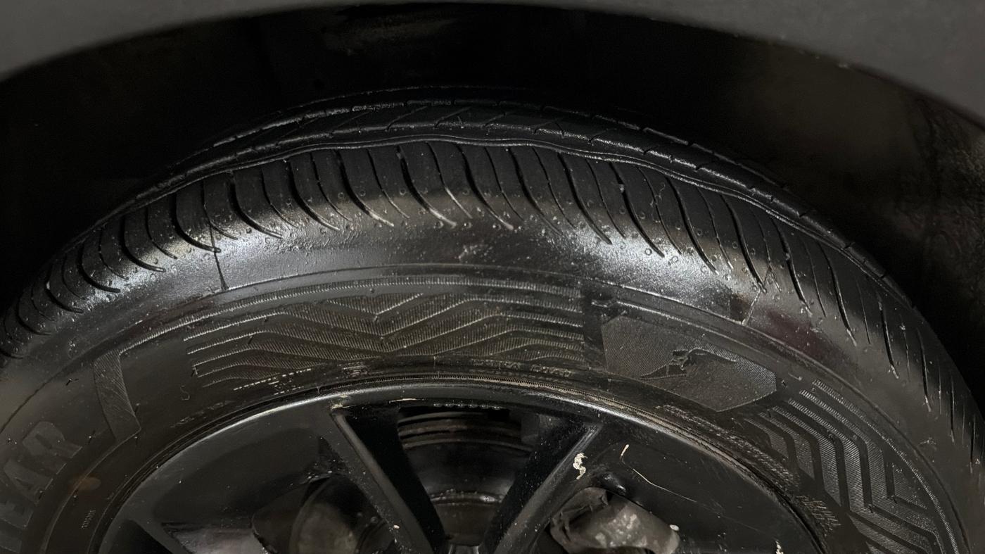 2020 Maruti IGNIS ZETA 1.2 AMT, Petrol, Automatic, 85,980 km, Right Front Tyre Tread
