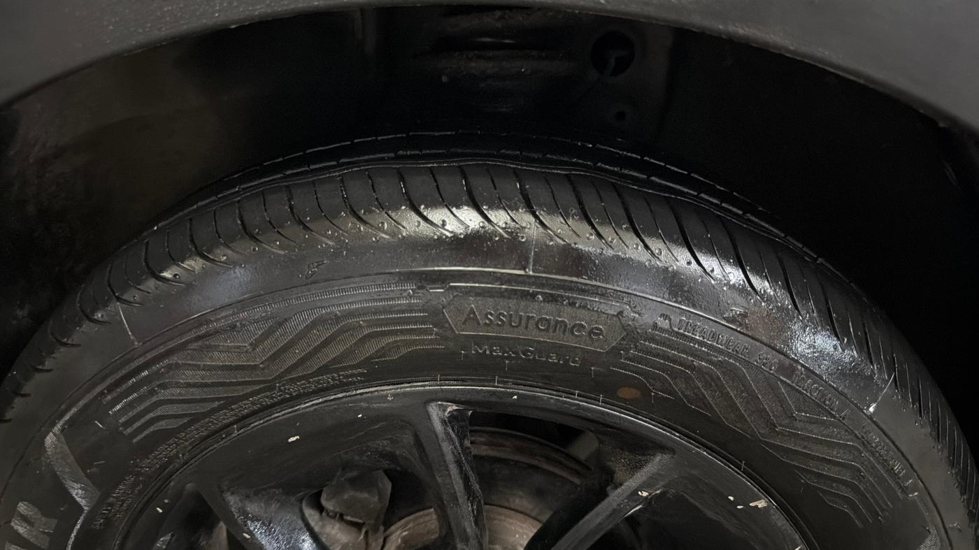 2020 Maruti IGNIS ZETA 1.2 AMT, Petrol, Automatic, 85,980 km, Left Front Tyre Tread