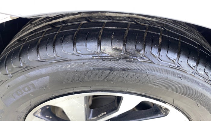 2020 Honda Civic 1.8L I-VTEC V CVT, Petrol, Automatic, 1,04,898 km, Left Front Tyre Tread