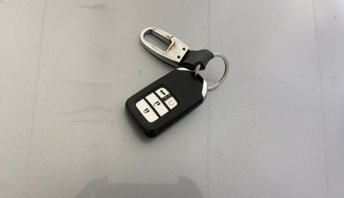 2020 Honda Civic 1.8L I-VTEC V CVT, Petrol, Automatic, 1,04,898 km, Key Close Up