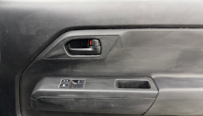 2021 Maruti New Wagon-R LXI 1.0, Petrol, Manual, 56,401 km, Driver Side Door Panels Control